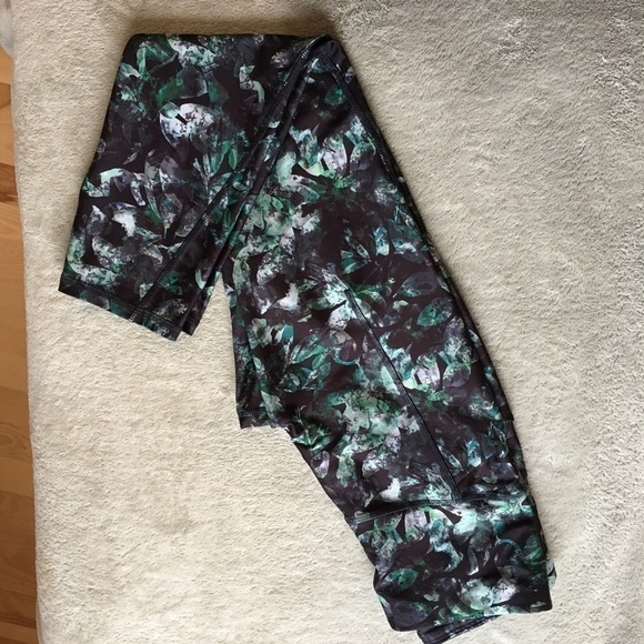 ALL in Motion leggings EUC - Picture 3 of 3